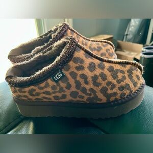 UGG' Tazz platform brown leopard shoes worn once